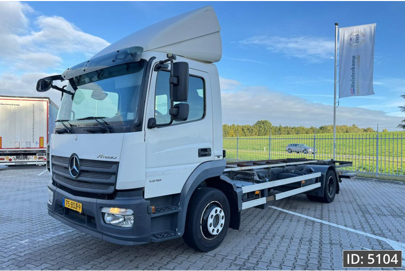 Mercedes-Benz Atego 1318 Day Cab, Euro 6, / BDF / DHOLLANDIA 2000KG - Containertransporter/ Wissellaadbak vrachtwagen: afbeelding 1 Mercedes-Benz Atego 1318 Day Cab, Euro 6, / BDF / DHOLLANDIA 2000KG - Containertransporter/ Wissellaadbak vrachtwagen: afbeelding 1