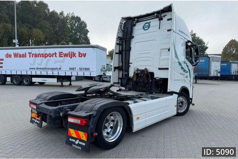 Volvo FH 460 Globetrotter XL, Euro 6, Mega / Like new! / Special interior / Standklima / 2 Tanks - Trekker: afbeelding 3 Volvo FH 460 Globetrotter XL, Euro 6, Mega / Like new! / Special interior / Standklima / 2 Tanks - Trekker: afbeelding 3