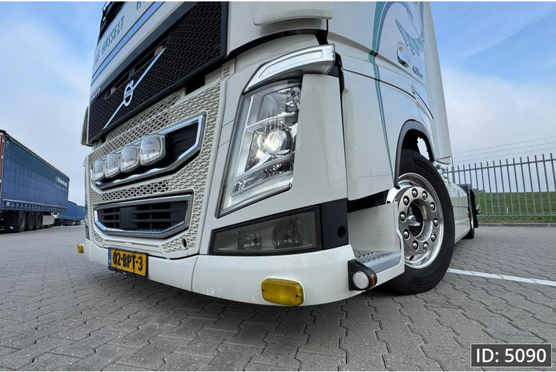Volvo FH 460 Globetrotter XL, Euro 6, Mega / Like new! / Special interior / Standklima / 2 Tanks - Trekker: afbeelding 5 Volvo FH 460 Globetrotter XL, Euro 6, Mega / Like new! / Special interior / Standklima / 2 Tanks - Trekker: afbeelding 5