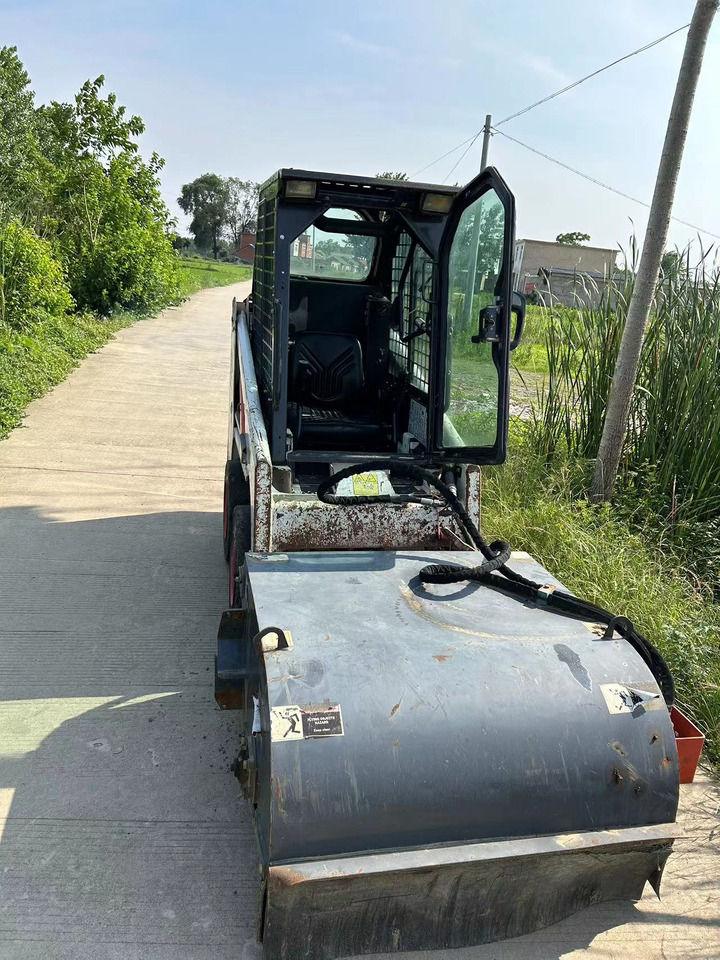 BOBCAT S70 Sliding Sweeper Click for Discount - Schranklader: afbeelding 1 BOBCAT S70 Sliding Sweeper Click for Discount - Schranklader: afbeelding 1