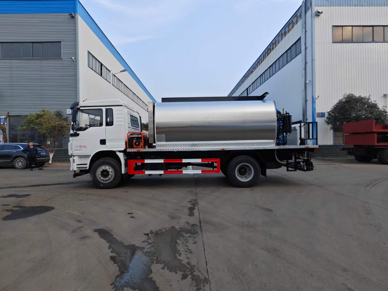 DONGFENG Asphalt Spreader - Asfaltafwerkmachine: afbeelding 3 DONGFENG Asphalt Spreader - Asfaltafwerkmachine: afbeelding 3