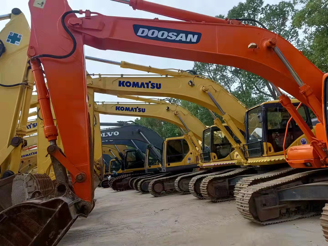 DOOSAN DH300LC-7 - Rupsgraafmachine: afbeelding 1 DOOSAN DH300LC-7 - Rupsgraafmachine: afbeelding 1