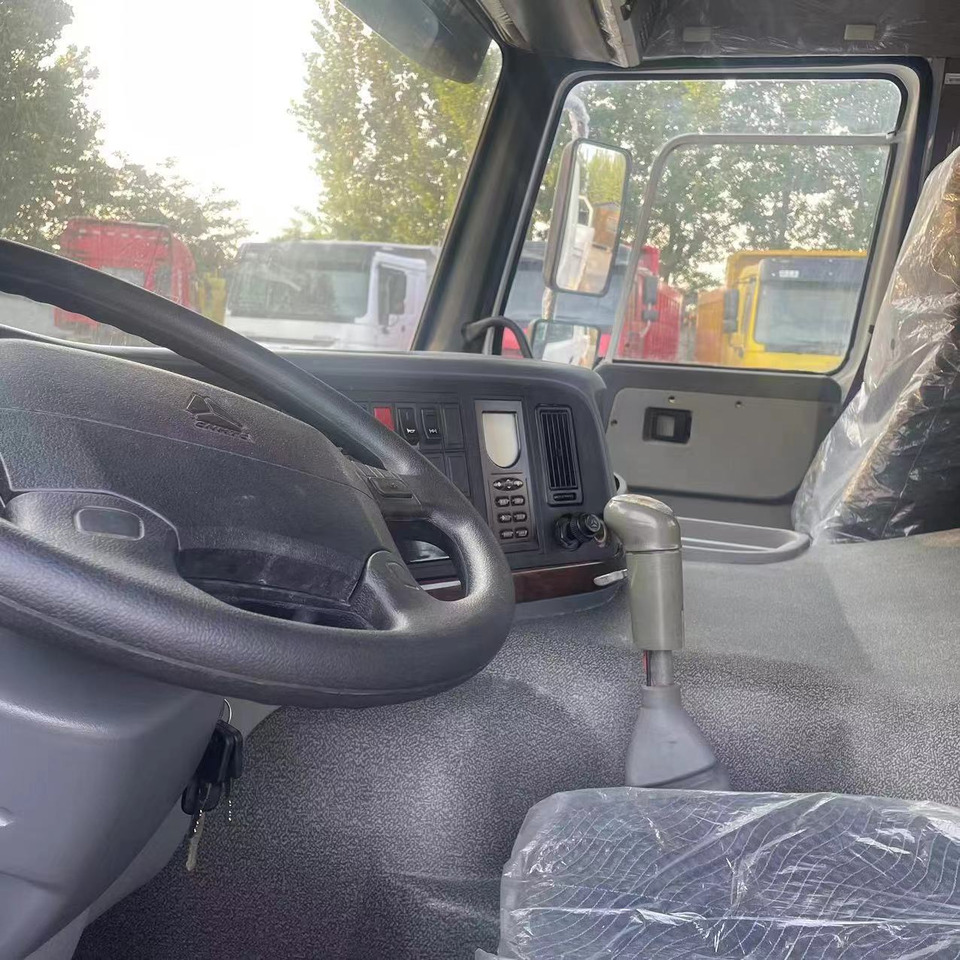 HOWO Truck-Mounted Crane Click for Discount - Gemeentelijke machine/ Speciaal: afbeelding 4 HOWO Truck-Mounted Crane Click for Discount - Gemeentelijke machine/ Speciaal: afbeelding 4