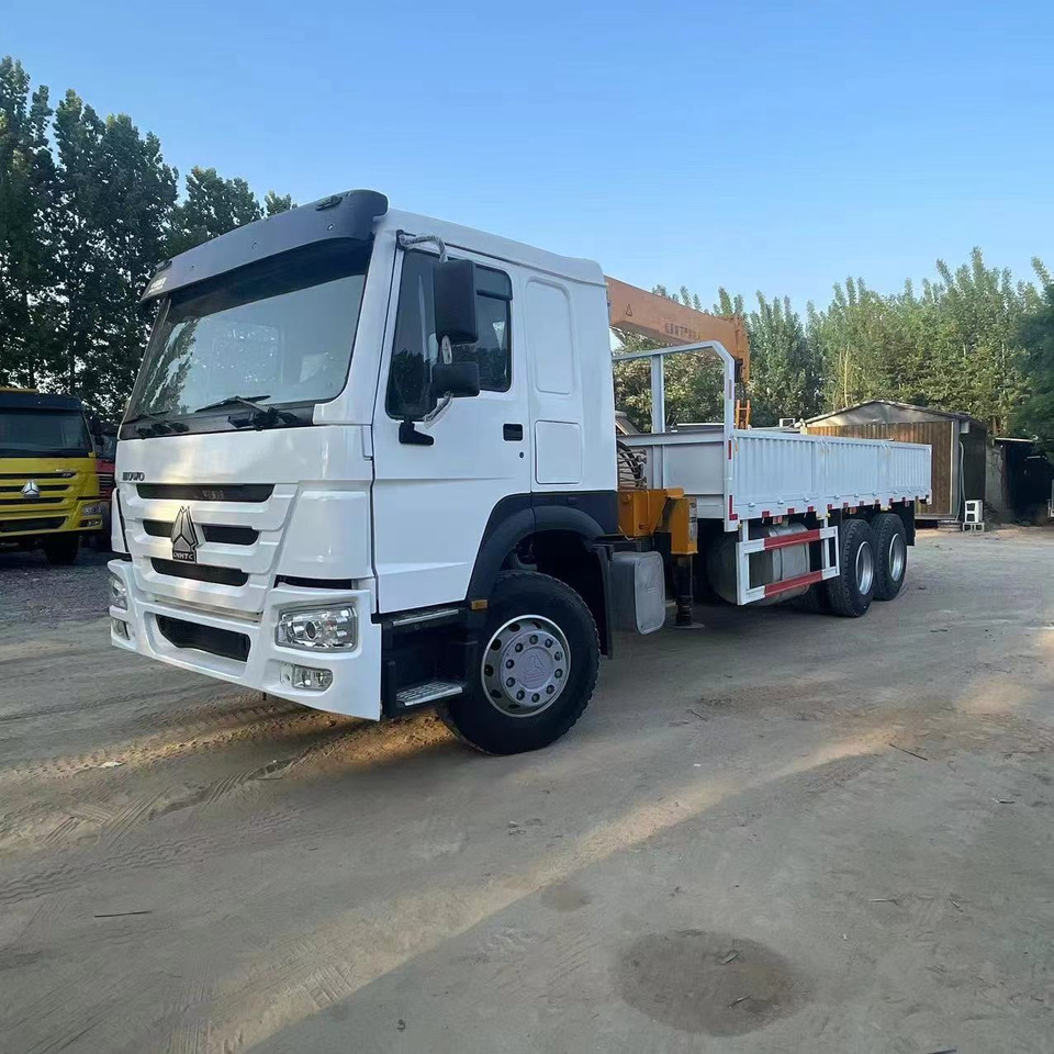HOWO Truck-Mounted Crane Click for Discount - Gemeentelijke machine/ Speciaal: afbeelding 1 HOWO Truck-Mounted Crane Click for Discount - Gemeentelijke machine/ Speciaal: afbeelding 1