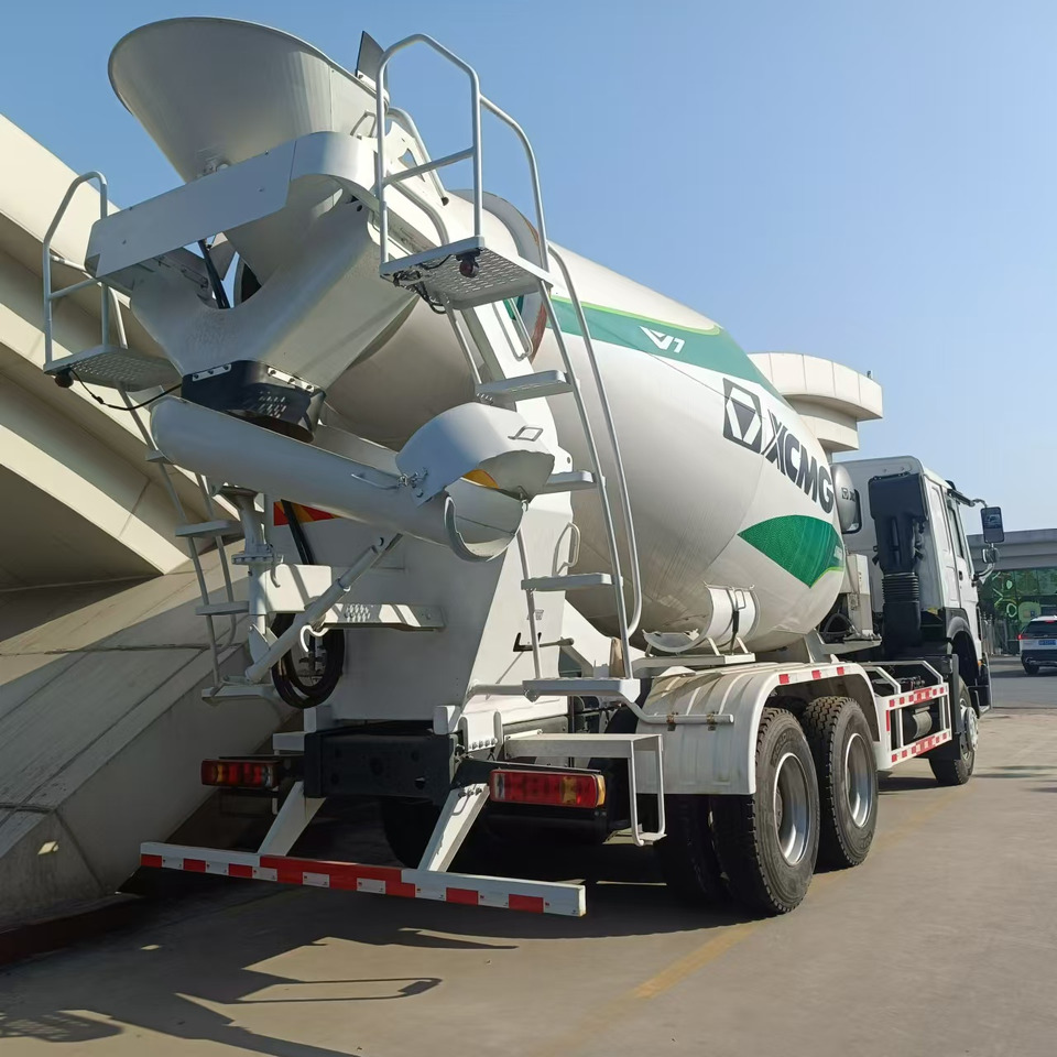 HOWO 6*4 Cement Mixer Truck - Betonmixer: afbeelding 4 HOWO 6*4 Cement Mixer Truck - Betonmixer: afbeelding 4