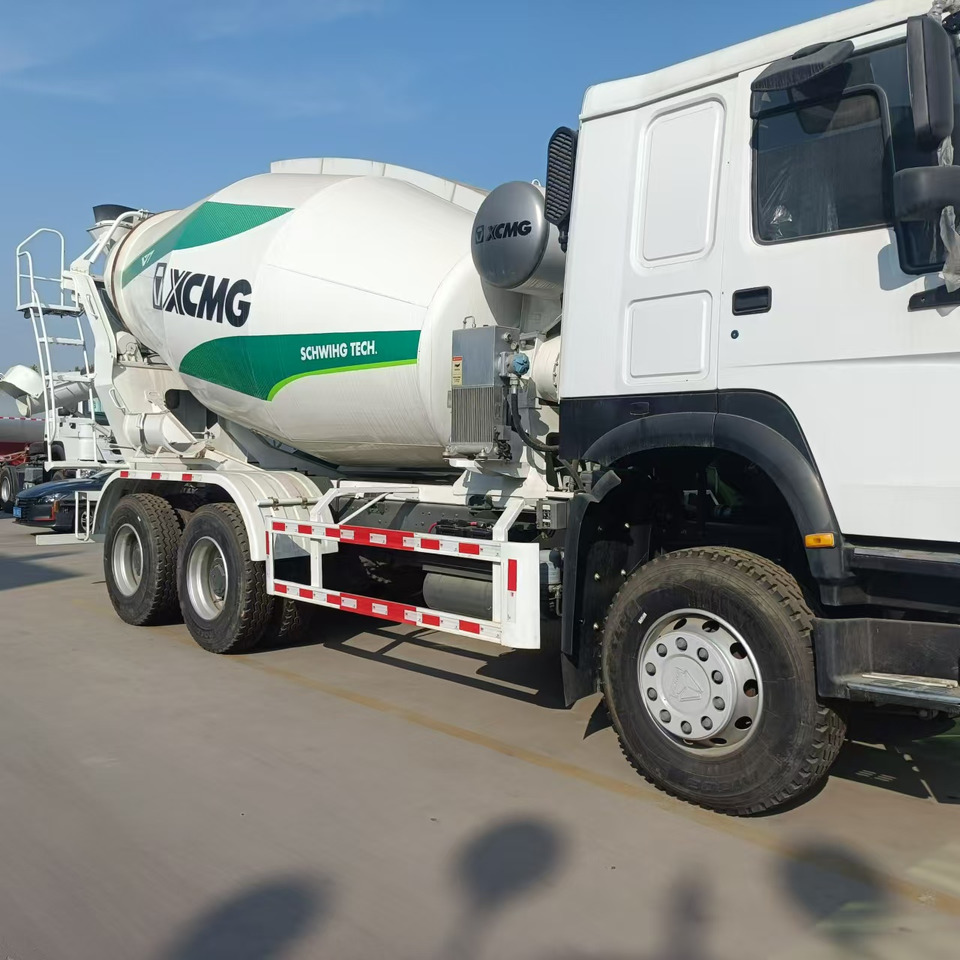 HOWO 6*4 Cement Mixer Truck - Betonmixer: afbeelding 3 HOWO 6*4 Cement Mixer Truck - Betonmixer: afbeelding 3