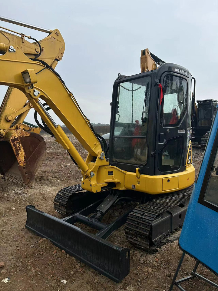 KOMATSU Mini Excavator PC40 With Enclosed Cab - Minigraafmachine: afbeelding 2 KOMATSU Mini Excavator PC40 With Enclosed Cab - Minigraafmachine: afbeelding 2