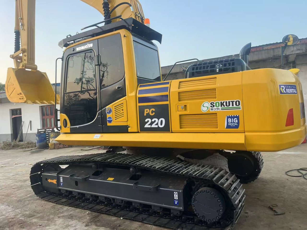 KOMATSU PC220 - Rupsgraafmachine: afbeelding 1 KOMATSU PC220 - Rupsgraafmachine: afbeelding 1