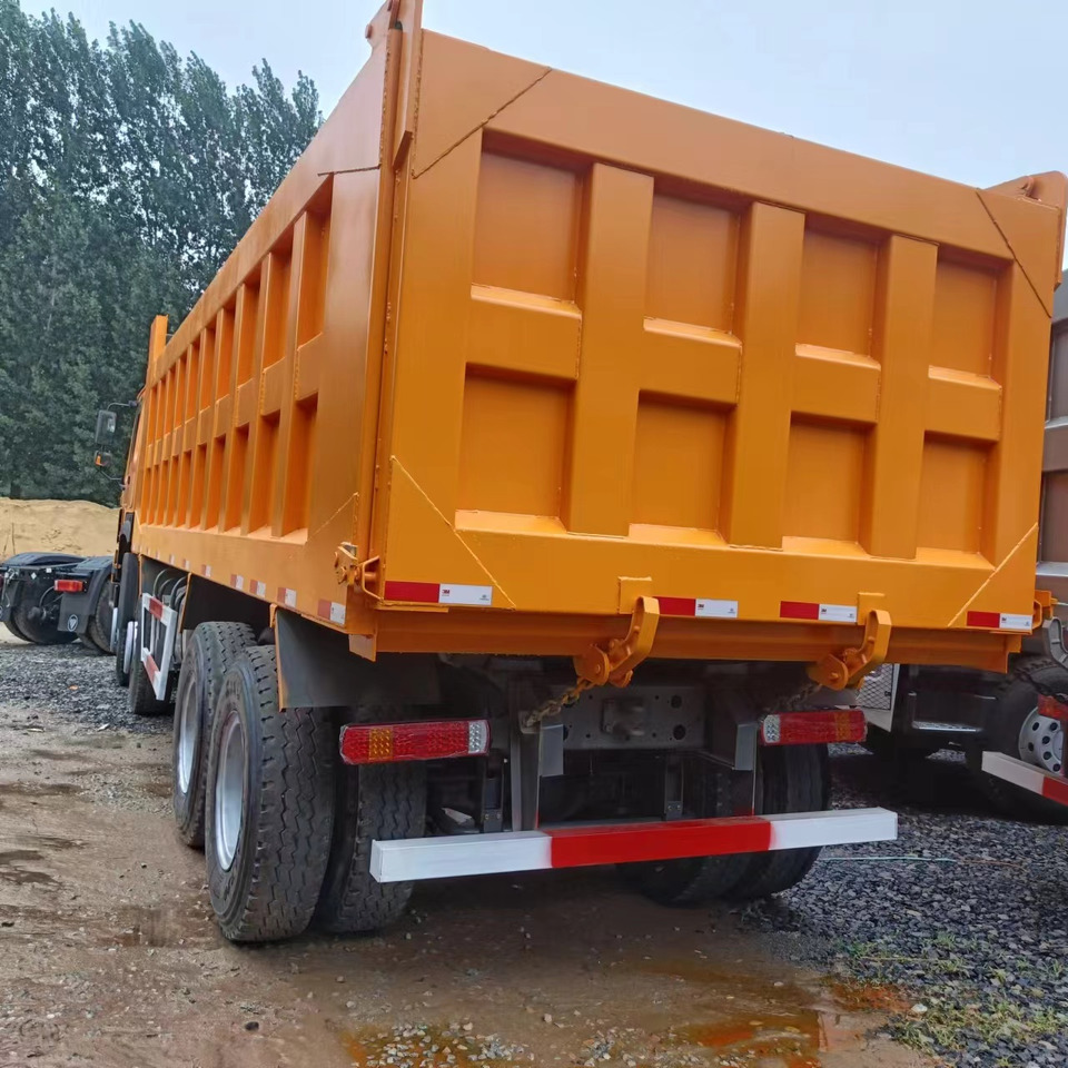 SINOTRUK 8x4 HOWO Dump Truck Click for Discount - Kipper vrachtwagen: afbeelding 4 SINOTRUK 8x4 HOWO Dump Truck Click for Discount - Kipper vrachtwagen: afbeelding 4