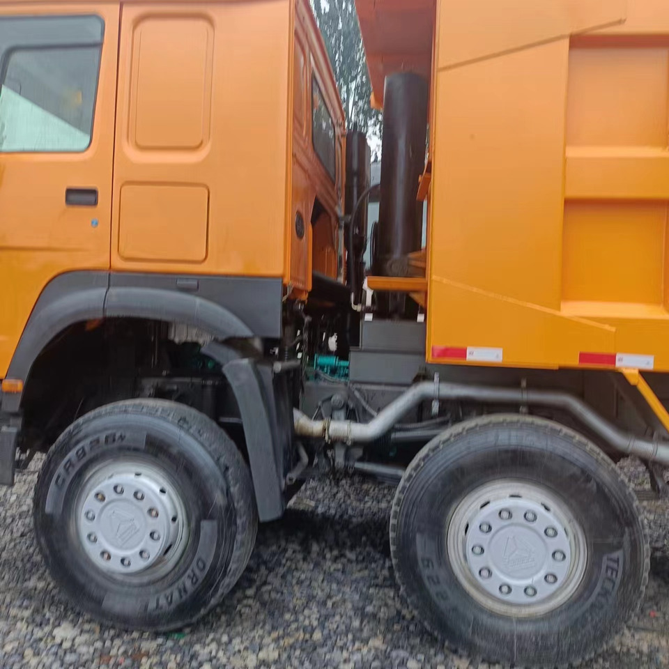 SINOTRUK 8x4 HOWO Dump Truck Click for Discount - Kipper vrachtwagen: afbeelding 5 SINOTRUK 8x4 HOWO Dump Truck Click for Discount - Kipper vrachtwagen: afbeelding 5