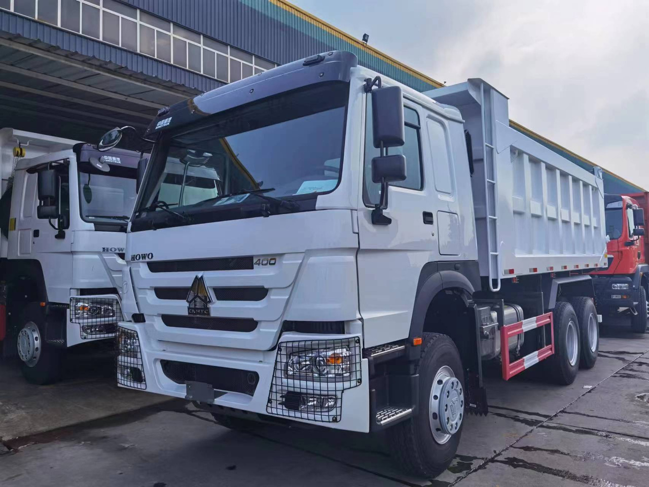 SINOTRUK HOWO 400HP Dump Truck New Brand Click for Discount - Kipper vrachtwagen: afbeelding 3 SINOTRUK HOWO 400HP Dump Truck New Brand Click for Discount - Kipper vrachtwagen: afbeelding 3