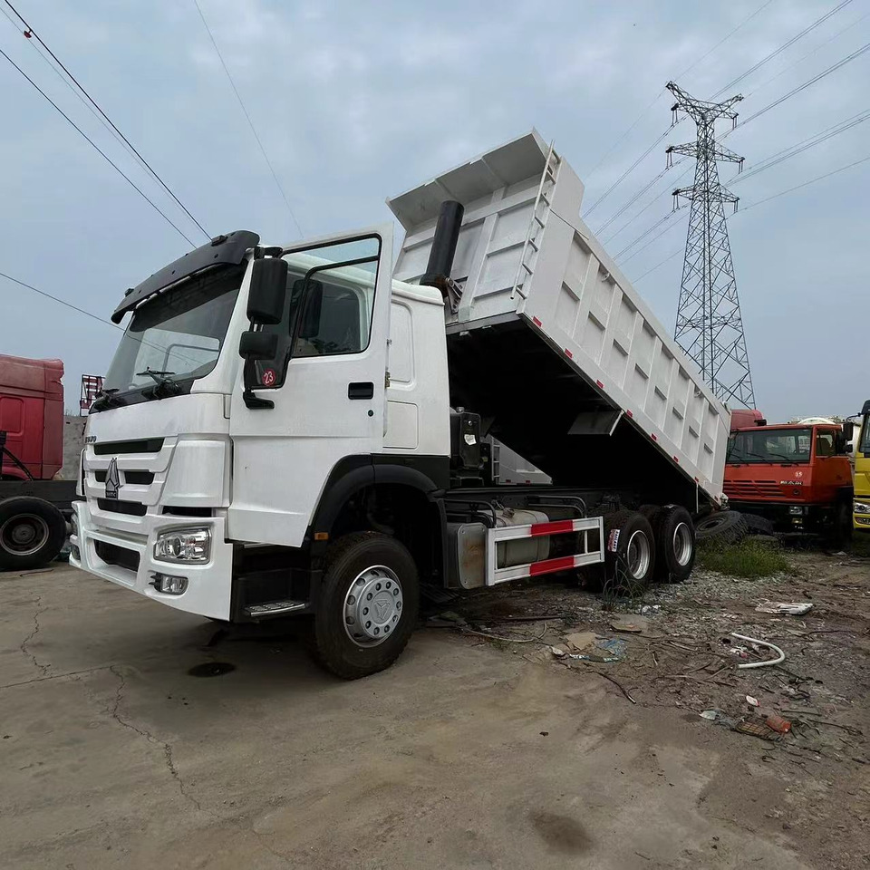 SINOTRUK HOWO 6x4 Dump Truck Click for Discount - Kipper vrachtwagen: afbeelding 4 SINOTRUK HOWO 6x4 Dump Truck Click for Discount - Kipper vrachtwagen: afbeelding 4