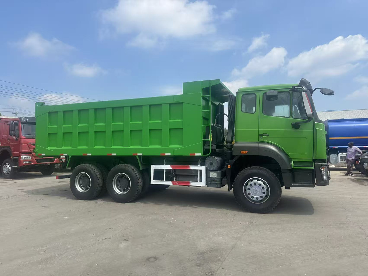 SINOTRUK HOWO 6x4 Dump Truck Click for Discount - Kipper vrachtwagen: afbeelding 4 SINOTRUK HOWO 6x4 Dump Truck Click for Discount - Kipper vrachtwagen: afbeelding 4