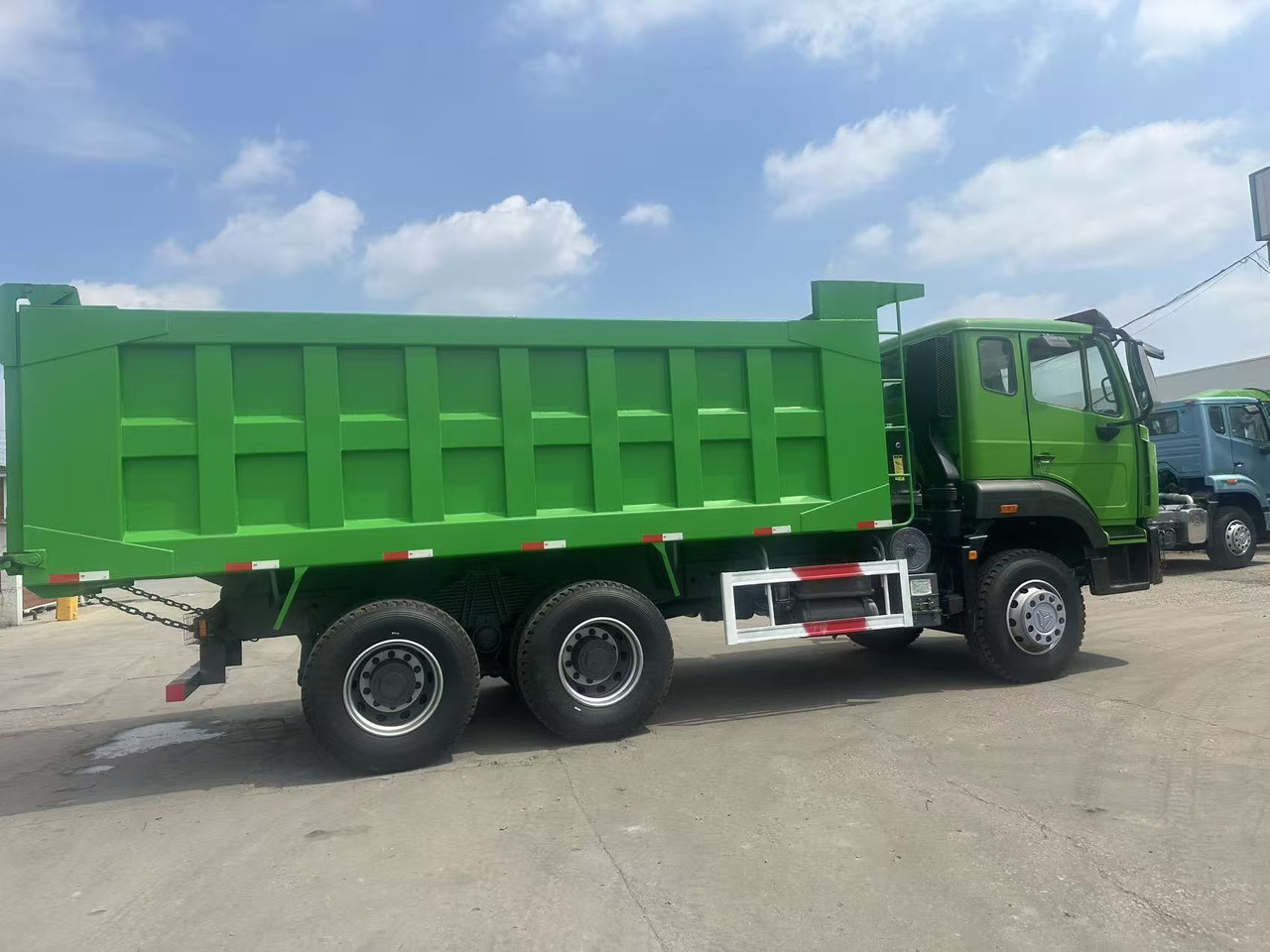 SINOTRUK HOWO 6x4 Dump Truck Click for Discount - Kipper vrachtwagen: afbeelding 5 SINOTRUK HOWO 6x4 Dump Truck Click for Discount - Kipper vrachtwagen: afbeelding 5