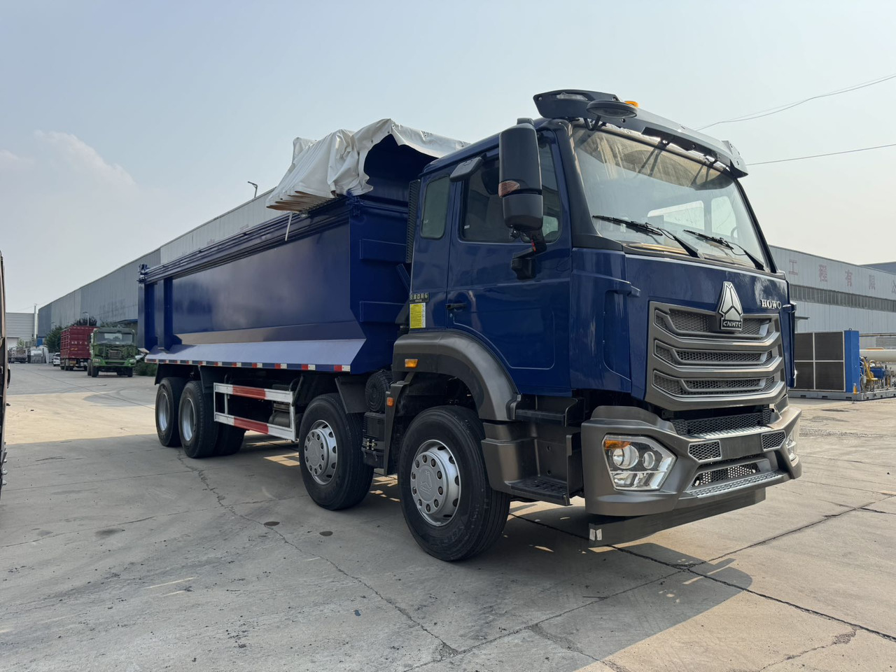 SINOTRUK HOWO Dump Truck 8x4 Click for Discount - Kipper vrachtwagen: afbeelding 2 SINOTRUK HOWO Dump Truck 8x4 Click for Discount - Kipper vrachtwagen: afbeelding 2