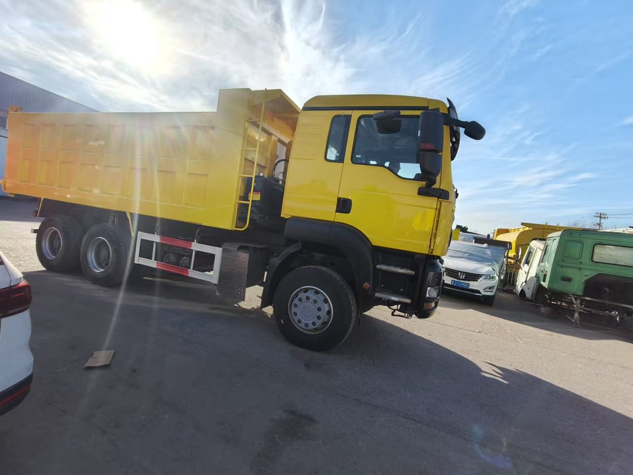 SINOTRUK HOWO T5G 380HP Click for Discount - Kipper vrachtwagen: afbeelding 2 SINOTRUK HOWO T5G 380HP Click for Discount - Kipper vrachtwagen: afbeelding 2