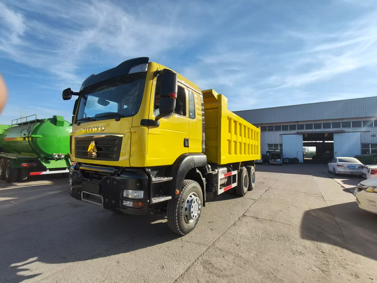 SINOTRUK HOWO T5G 380HP Click for Discount - Kipper vrachtwagen: afbeelding 1 SINOTRUK HOWO T5G 380HP Click for Discount - Kipper vrachtwagen: afbeelding 1