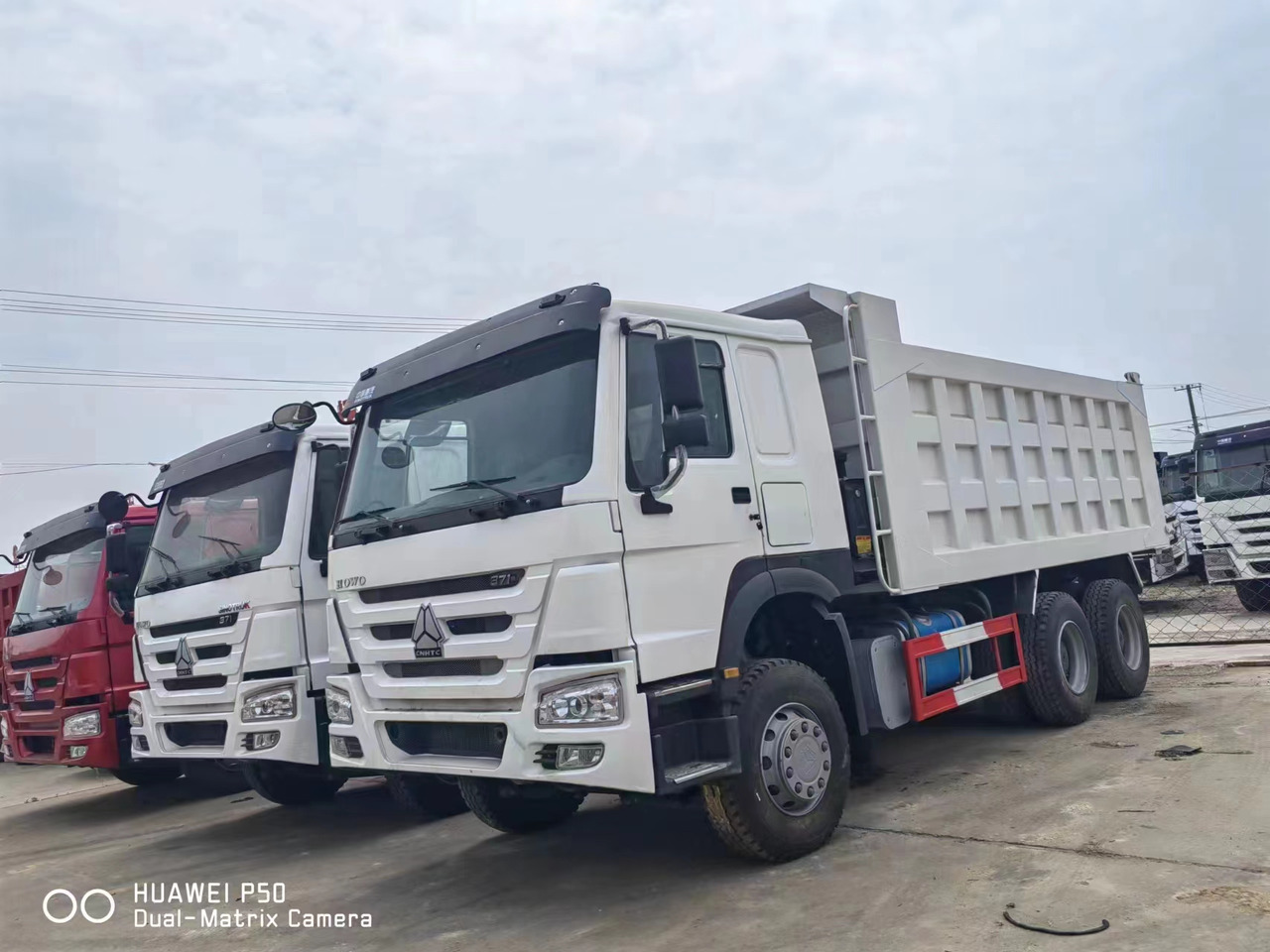 Sino HOWO 6x4 Dump Truck Click for Discount - Kipper vrachtwagen: afbeelding 1 Sino HOWO 6x4 Dump Truck Click for Discount - Kipper vrachtwagen: afbeelding 1