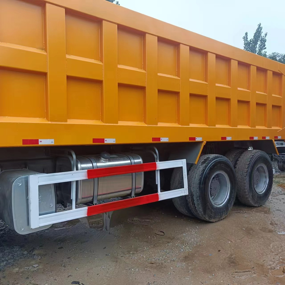 Sino HOWO 8x4 Dump Truck Click for Discount - Kipper vrachtwagen: afbeelding 2 Sino HOWO 8x4 Dump Truck Click for Discount - Kipper vrachtwagen: afbeelding 2