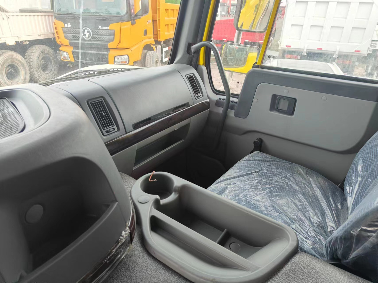 Sino HOWO 8x4 Dump Truck Click for Discount - Kipper vrachtwagen: afbeelding 5 Sino HOWO 8x4 Dump Truck Click for Discount - Kipper vrachtwagen: afbeelding 5