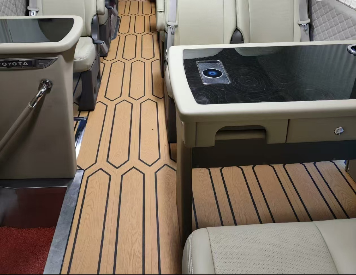 TOYOTA White Mini Bus Click Here for Discount - Touringcar: afbeelding 4 TOYOTA White Mini Bus Click Here for Discount - Touringcar: afbeelding 4