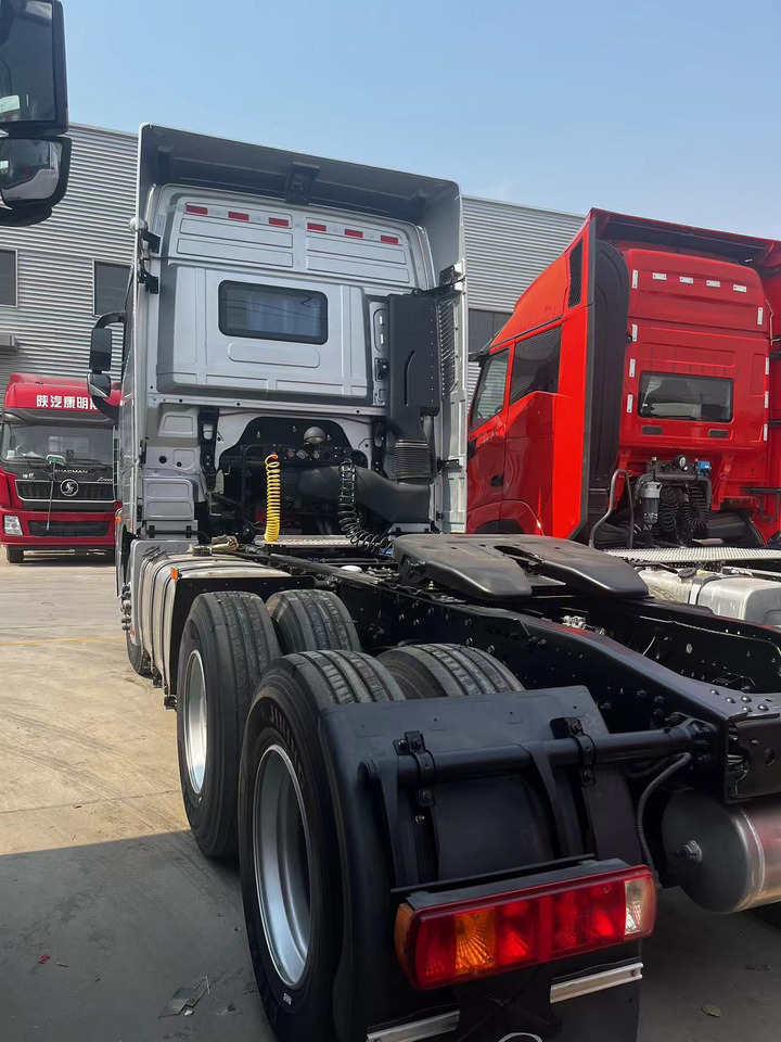 FOTON Auman Tractor Unit 6✖4 Automatic Good condition - Trekker: afbeelding 5 FOTON Auman Tractor Unit 6✖4 Automatic Good condition - Trekker: afbeelding 5