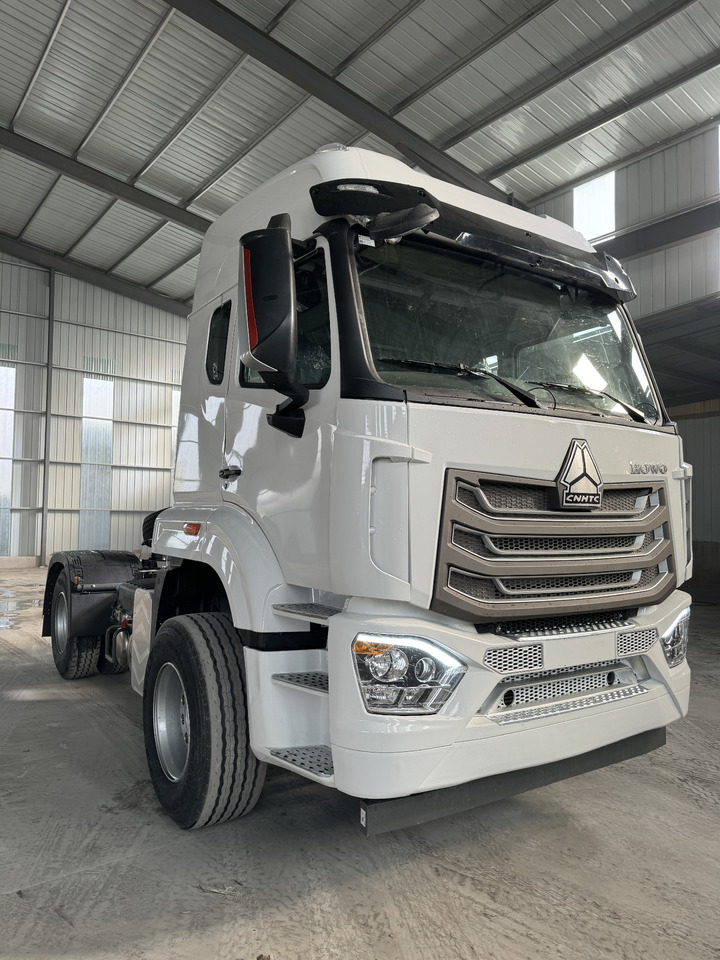HOWO Hohan 4✖2 Tractor unit White Good condition - Trekker: afbeelding 1 HOWO Hohan 4✖2 Tractor unit White Good condition - Trekker: afbeelding 1