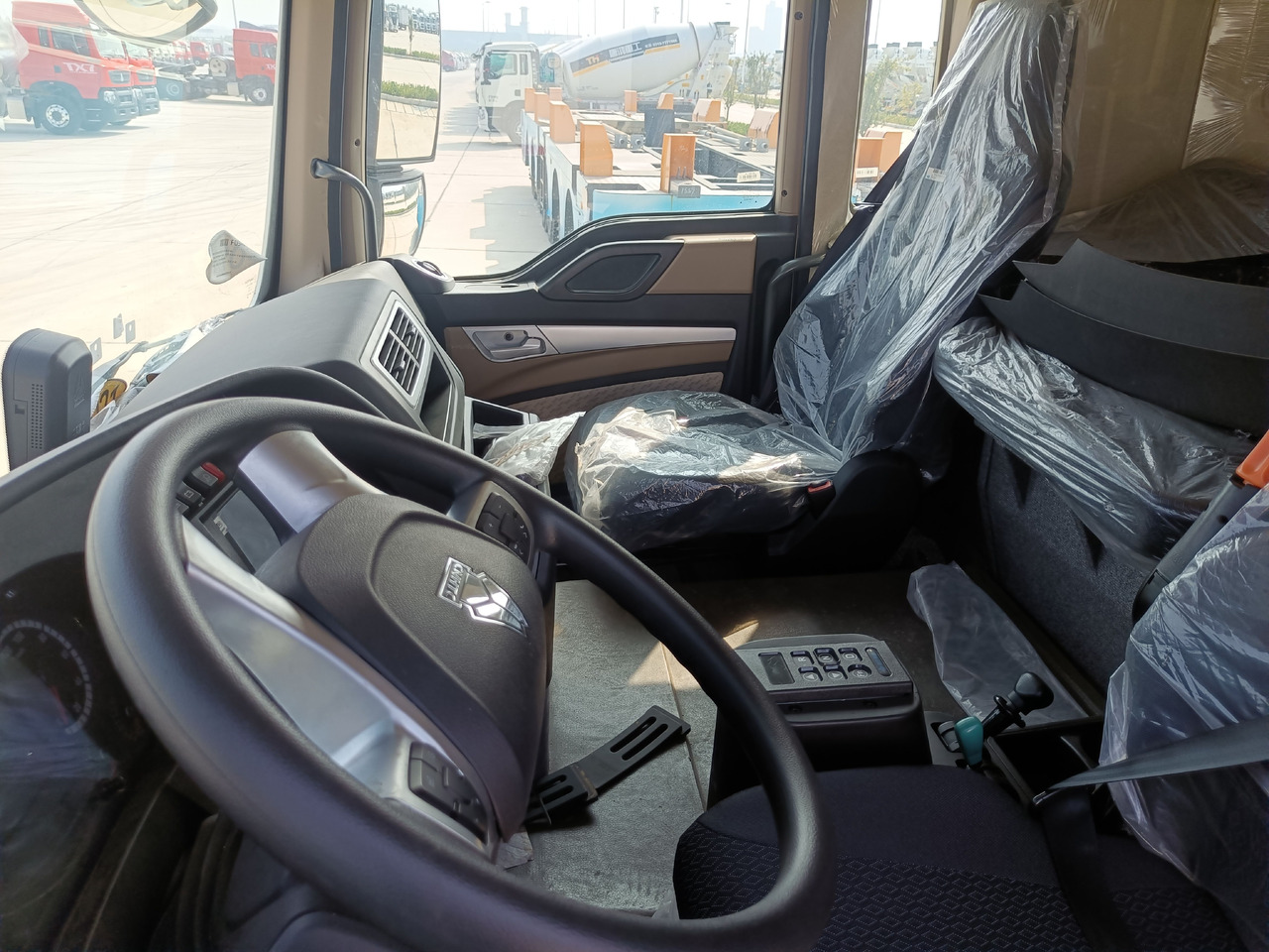 SINOTRUK HOWO TX 4x2 E-Tractor Unit Zero Emission Maximum Profit - Trekker: afbeelding 2 SINOTRUK HOWO TX 4x2 E-Tractor Unit Zero Emission Maximum Profit - Trekker: afbeelding 2