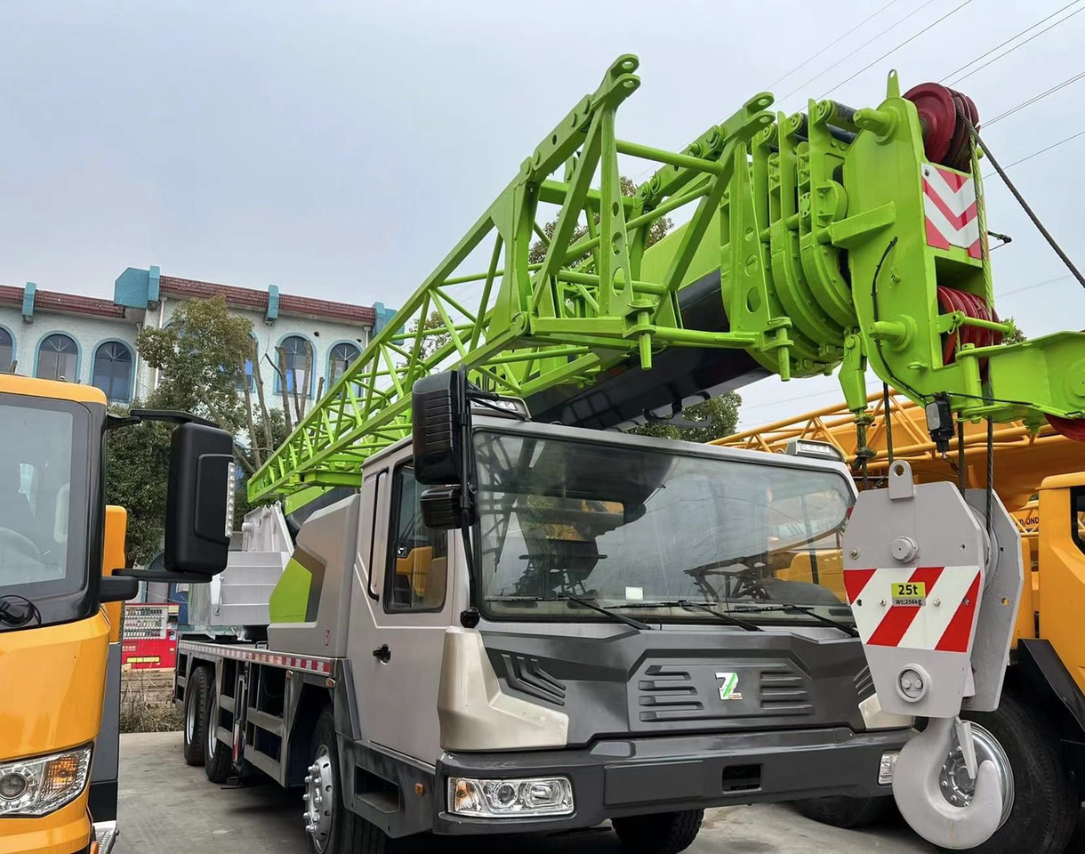 ZOOMLION Crane 33Ton - Alle terrein kraan: afbeelding 1 ZOOMLION Crane 33Ton - Alle terrein kraan: afbeelding 1