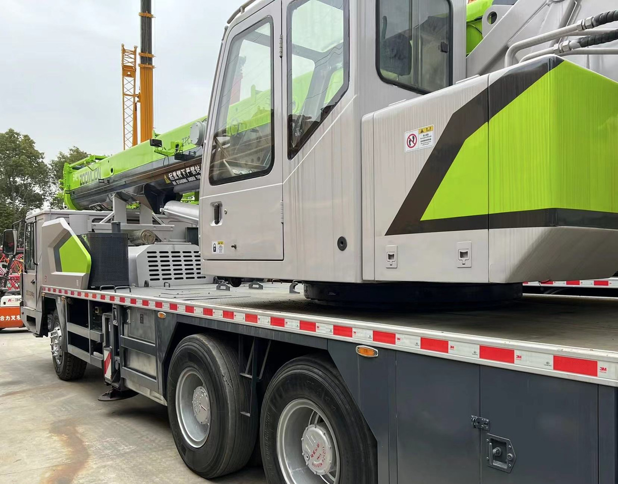 ZOOMLION Crane 33Ton - Alle terrein kraan: afbeelding 3 ZOOMLION Crane 33Ton - Alle terrein kraan: afbeelding 3