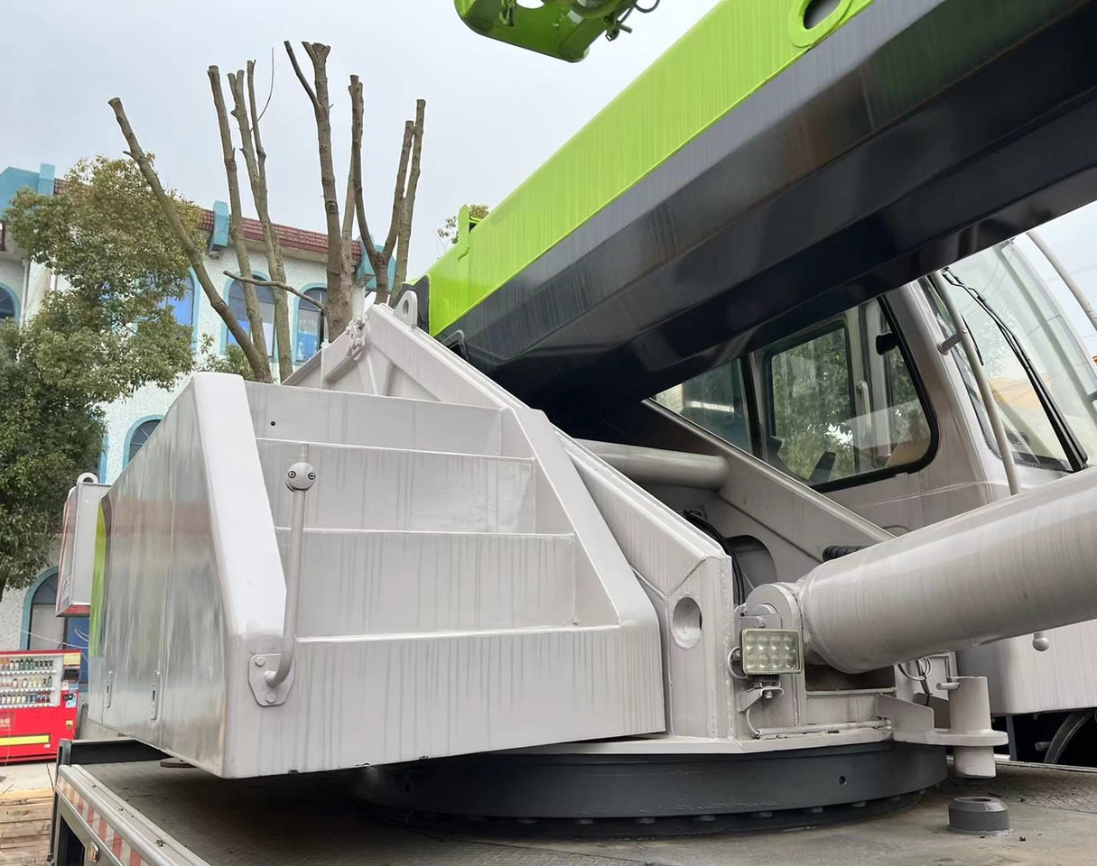 ZOOMLION Crane 33Ton - Alle terrein kraan: afbeelding 4 ZOOMLION Crane 33Ton - Alle terrein kraan: afbeelding 4