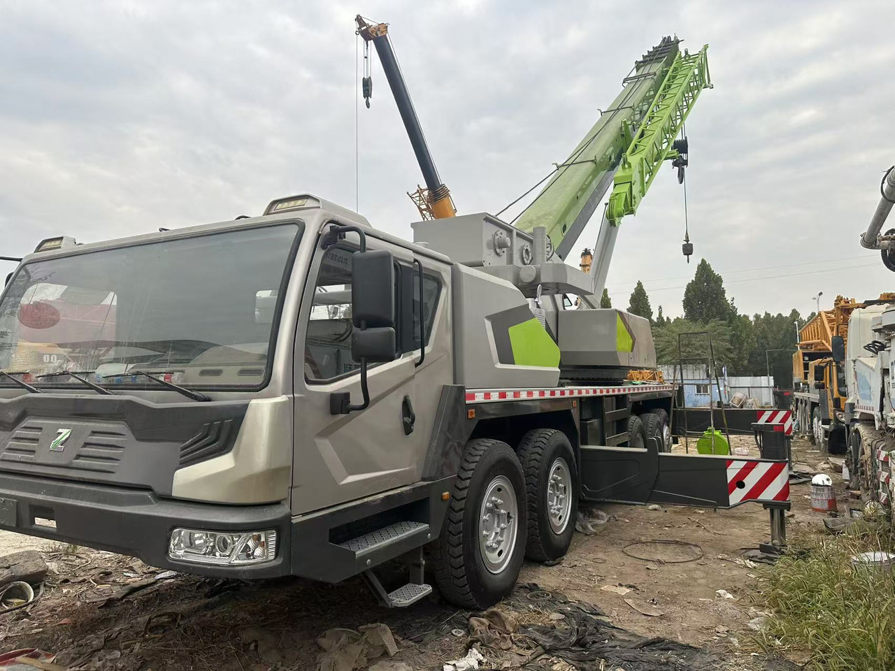 ZOOMLION Crane 50Ton - Alle terrein kraan: afbeelding 1 ZOOMLION Crane 50Ton - Alle terrein kraan: afbeelding 1