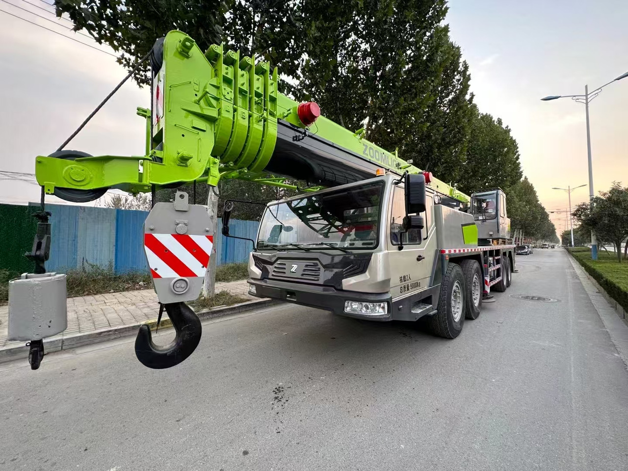 ZOOMLION Crane 80T Click Here for Discount - Alle terrein kraan: afbeelding 5 ZOOMLION Crane 80T Click Here for Discount - Alle terrein kraan: afbeelding 5