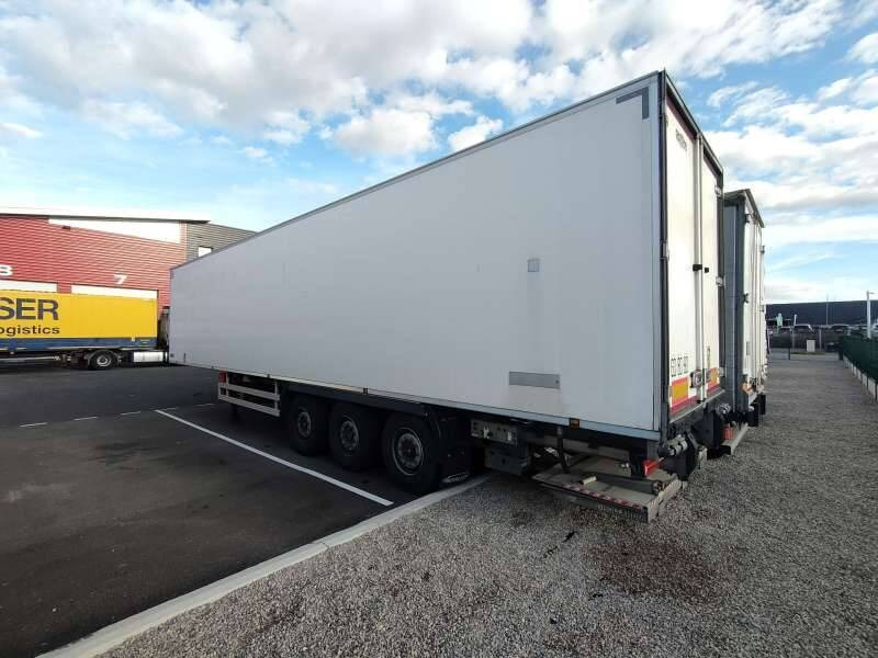Semi-remorque 3 Essieux 38 TONNES HAYON CAISSE CHEREAU GROUPE CARRIER VECTOR HE 19 MT - Koelwagen oplegger: afbeelding 3 Semi-remorque 3 Essieux 38 TONNES HAYON CAISSE CHEREAU GROUPE CARRIER VECTOR HE 19 MT - Koelwagen oplegger: afbeelding 3