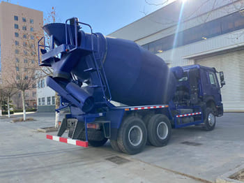 SINOTRUK Cement Mixer Lorry for Sale in Namibia - Betonmixer: afbeelding 3 SINOTRUK Cement Mixer Lorry for Sale in Namibia - Betonmixer: afbeelding 3