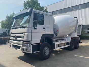 SINOTRUK Cement Mixer Truck for Sale in Zambia - Betonmixer: afbeelding 1 SINOTRUK Cement Mixer Truck for Sale in Zambia - Betonmixer: afbeelding 1