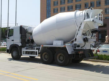 SINOTRUK Concrete Mixer Truck for Sale in Ghana - Betonmixer: afbeelding 2 SINOTRUK Concrete Mixer Truck for Sale in Ghana - Betonmixer: afbeelding 2