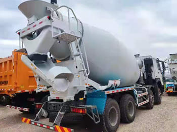 SINOTRUK Concrete Truck for Sale in Mali - Betonmixer: afbeelding 3 SINOTRUK Concrete Truck for Sale in Mali - Betonmixer: afbeelding 3