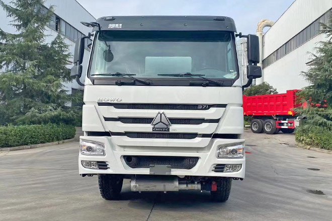 SINOTRUK Howo 371 Petrol Tank Truck Price for Sale in Saudi Arabia - Tankwagen: afbeelding 3 SINOTRUK Howo 371 Petrol Tank Truck Price for Sale in Saudi Arabia - Tankwagen: afbeelding 3