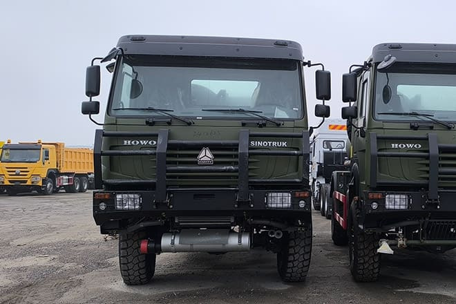 SINOTRUK Howo 4X2 Small Fuel Tanker Truck for Sale in Zambia - Tankwagen: afbeelding 3 SINOTRUK Howo 4X2 Small Fuel Tanker Truck for Sale in Zambia - Tankwagen: afbeelding 3