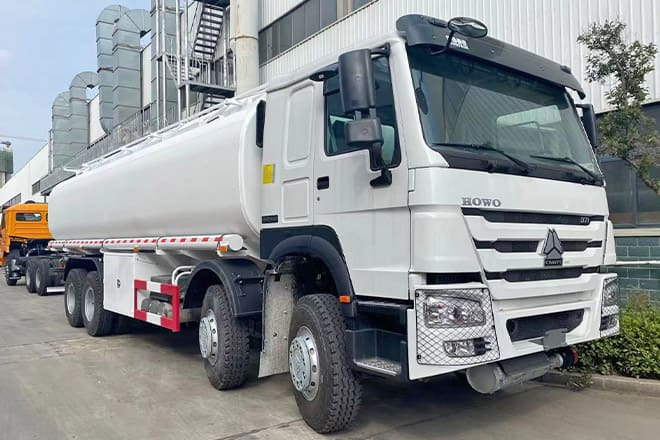 SINOTRUK Howo Stainless Steel Fuel Tanks for Trucks for Sale in Paraguay - Tankwagen: afbeelding 1 SINOTRUK Howo Stainless Steel Fuel Tanks for Trucks for Sale in Paraguay - Tankwagen: afbeelding 1
