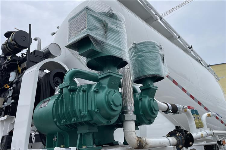 TITAN 3 Axle 30CBM Cement Tanker Trailer with Air Suspension In Saudi Arabia - Tankoplegger: afbeelding 3 TITAN 3 Axle 30CBM Cement Tanker Trailer with Air Suspension In Saudi Arabia - Tankoplegger: afbeelding 3
