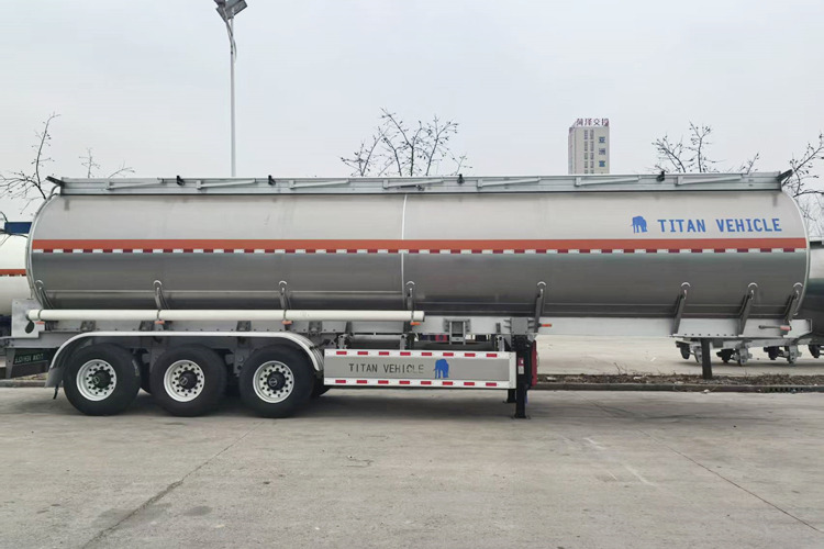 TITAN 3 Axle 42000liter Aluminum Tanker Trailer for Sale in Mali - Tankoplegger: afbeelding 1 TITAN 3 Axle 42000liter Aluminum Tanker Trailer for Sale in Mali - Tankoplegger: afbeelding 1