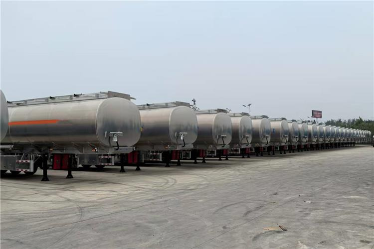 TITAN 3 Axle 45000 L Aluminum Tanker Trailer for Sale In Zimbabwe - Tankoplegger: afbeelding 4 TITAN 3 Axle 45000 L Aluminum Tanker Trailer for Sale In Zimbabwe - Tankoplegger: afbeelding 4