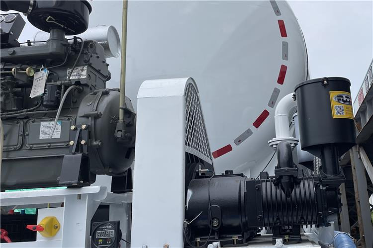 TITAN 4 Axle Bulker Cement Tanker Trailer for Sale In Zambia - Tankoplegger: afbeelding 3 TITAN 4 Axle Bulker Cement Tanker Trailer for Sale In Zambia - Tankoplegger: afbeelding 3