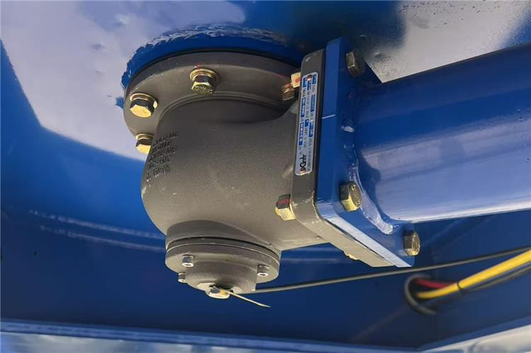 TITAN 45000 Liters Oil Tanker Trailer for Sale In Ghana - Tankoplegger: afbeelding 4 TITAN 45000 Liters Oil Tanker Trailer for Sale In Ghana - Tankoplegger: afbeelding 4