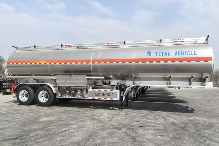 TITAN Aluminum Tanker Trailer for Sale in Malawi - Tankoplegger: afbeelding 2 TITAN Aluminum Tanker Trailer for Sale in Malawi - Tankoplegger: afbeelding 2