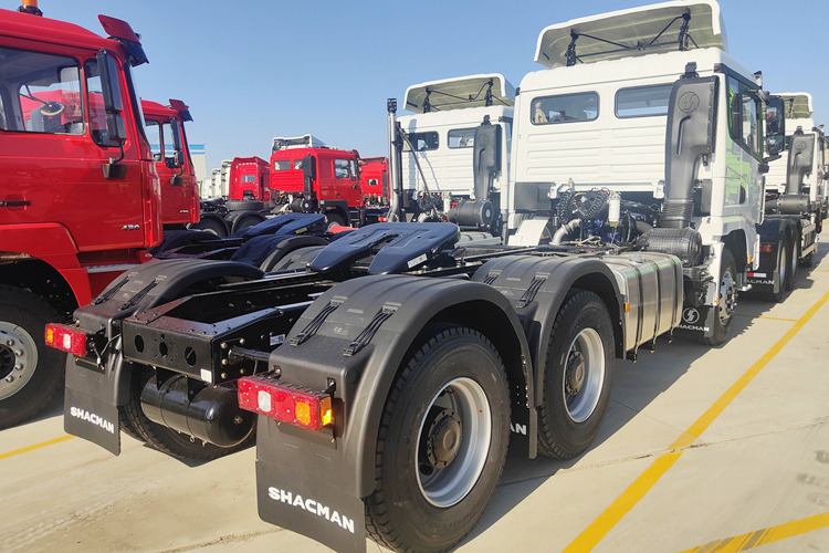 SHACMAN Second Hand Shacman Tractor Trailer for Sale in Malawi - Trekker: afbeelding 4 SHACMAN Second Hand Shacman Tractor Trailer for Sale in Malawi - Trekker: afbeelding 4