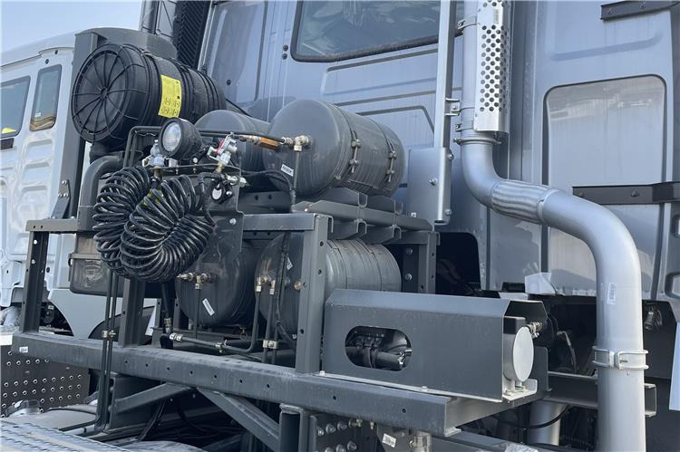 SINOTRUK Howo T7H Truck Head for Sale In Zimbabwe - Trekker: afbeelding 4 SINOTRUK Howo T7H Truck Head for Sale In Zimbabwe - Trekker: afbeelding 4