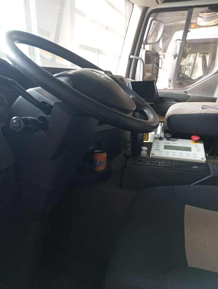 BOM de marque Renault 310 DXI - benne SEMAT bi compartiment - boite de vitesse récente de 5000 km - 2 pneus neufs - dernier passage aux mines en septembre 2023 - arrêt de circulation octobre 2023 - ba - Vuilniswagen: afbeelding 2 BOM de marque Renault 310 DXI - benne SEMAT bi compartiment - boite de vitesse récente de 5000 km - 2 pneus neufs - dernier passage aux mines en septembre 2023 - arrêt de circulation octobre 2023 - ba - Vuilniswagen: afbeelding 2